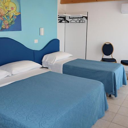 רוזטו דליי אברוצי Hotel Albatros מראה חיצוני תמונה