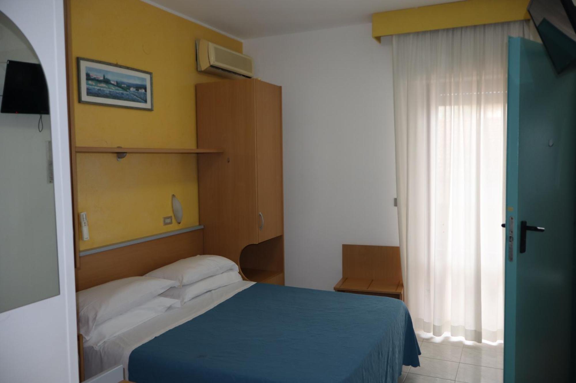 רוזטו דליי אברוצי Hotel Albatros מראה חיצוני תמונה