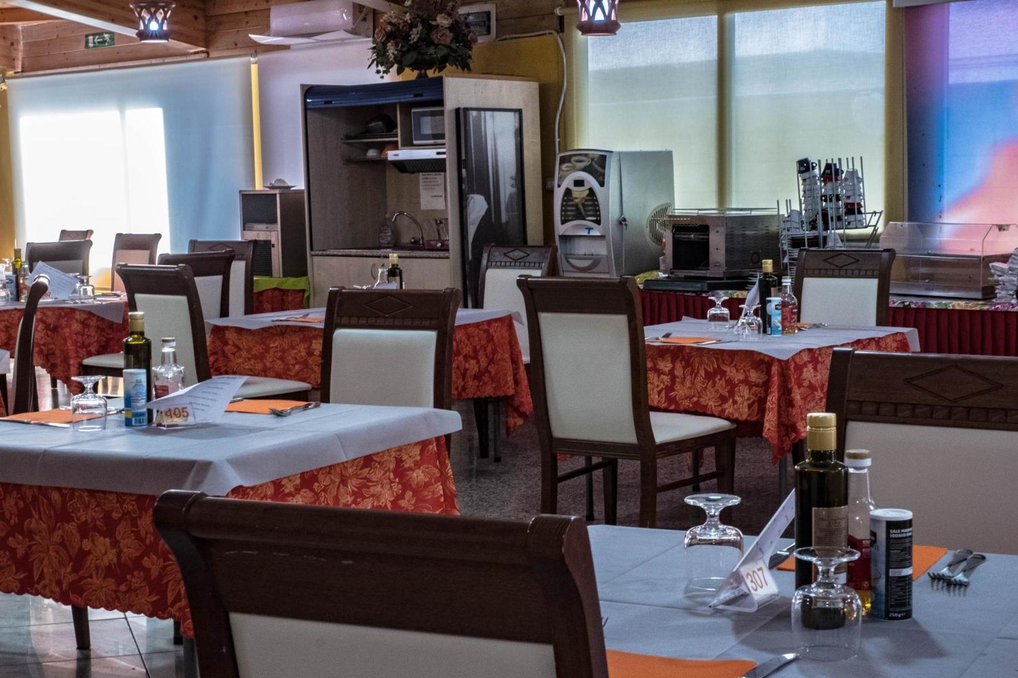 רוזטו דליי אברוצי Hotel Albatros מראה חיצוני תמונה