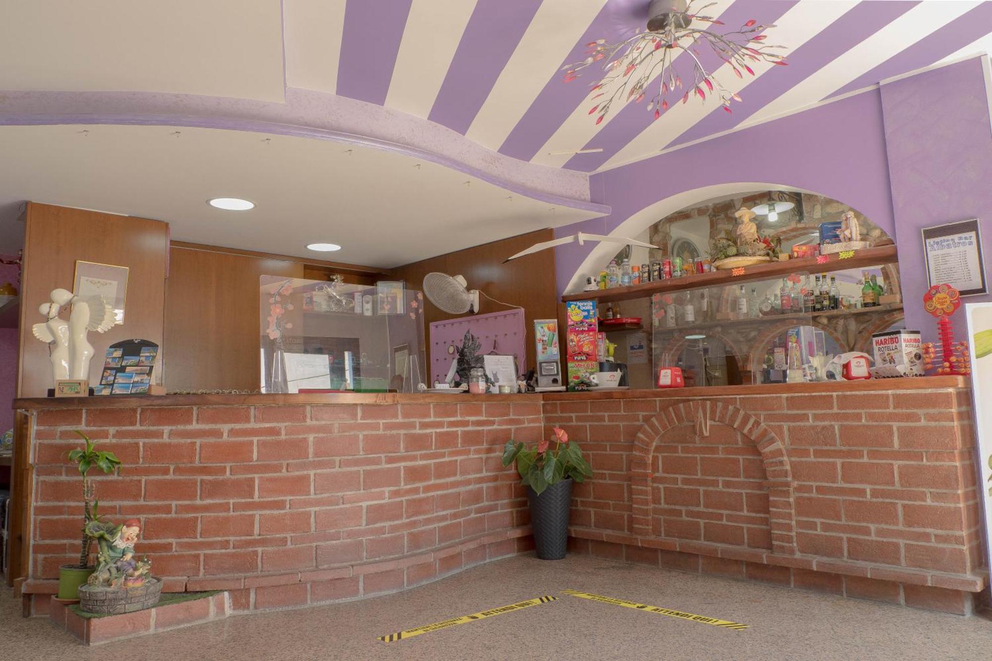 רוזטו דליי אברוצי Hotel Albatros מראה חיצוני תמונה