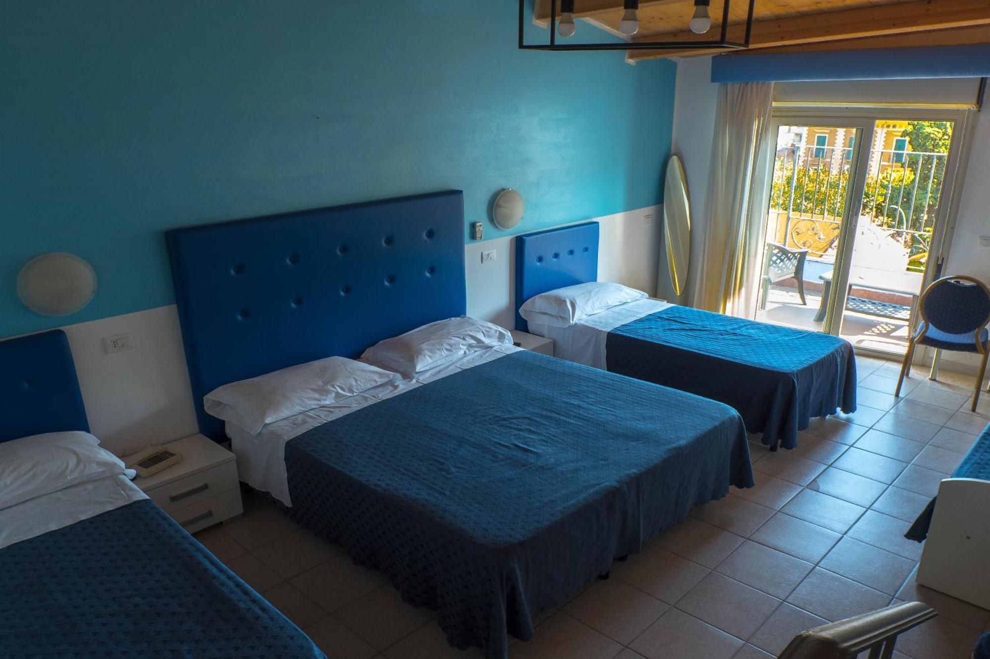 רוזטו דליי אברוצי Hotel Albatros מראה חיצוני תמונה