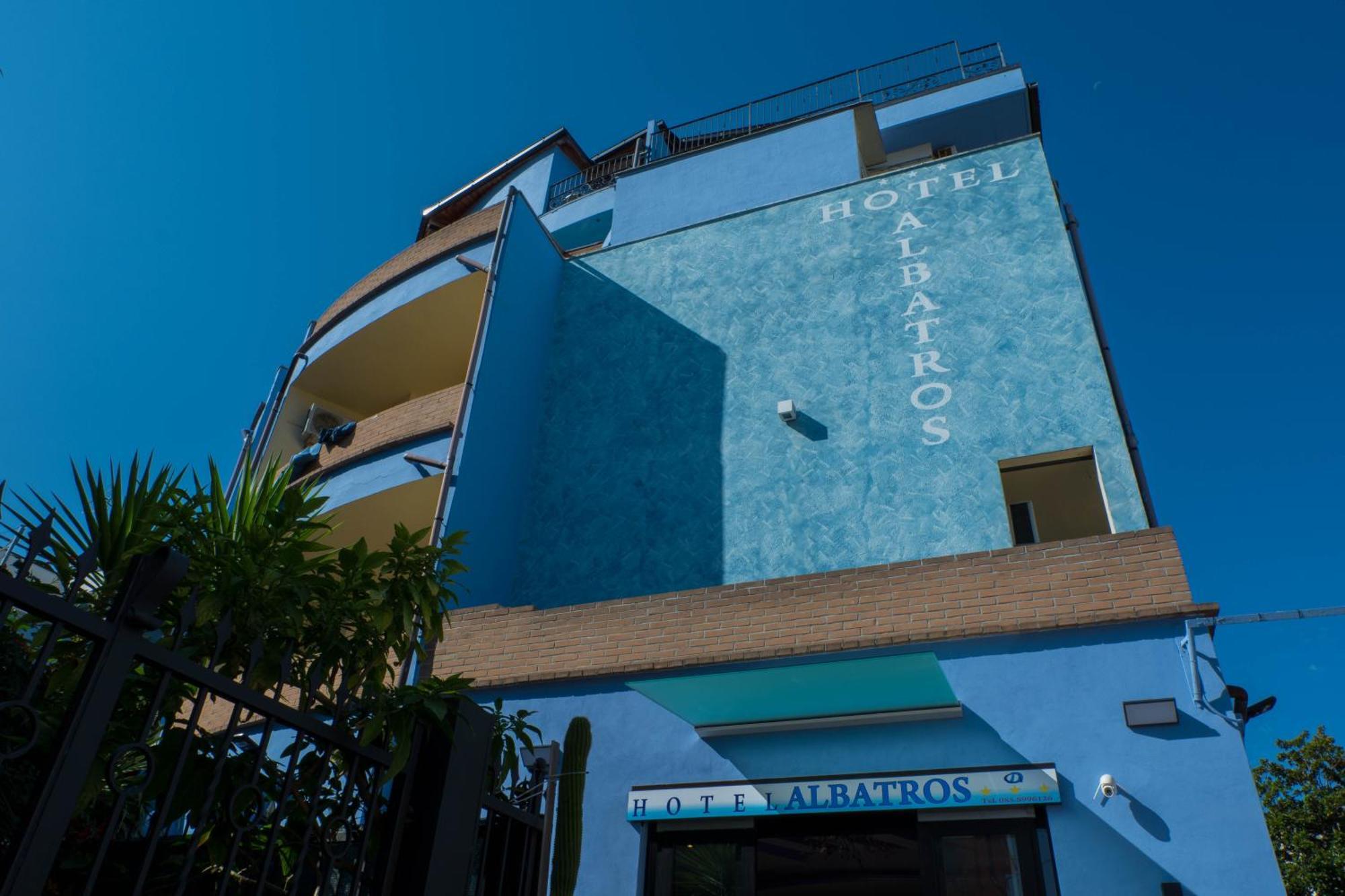 רוזטו דליי אברוצי Hotel Albatros מראה חיצוני תמונה