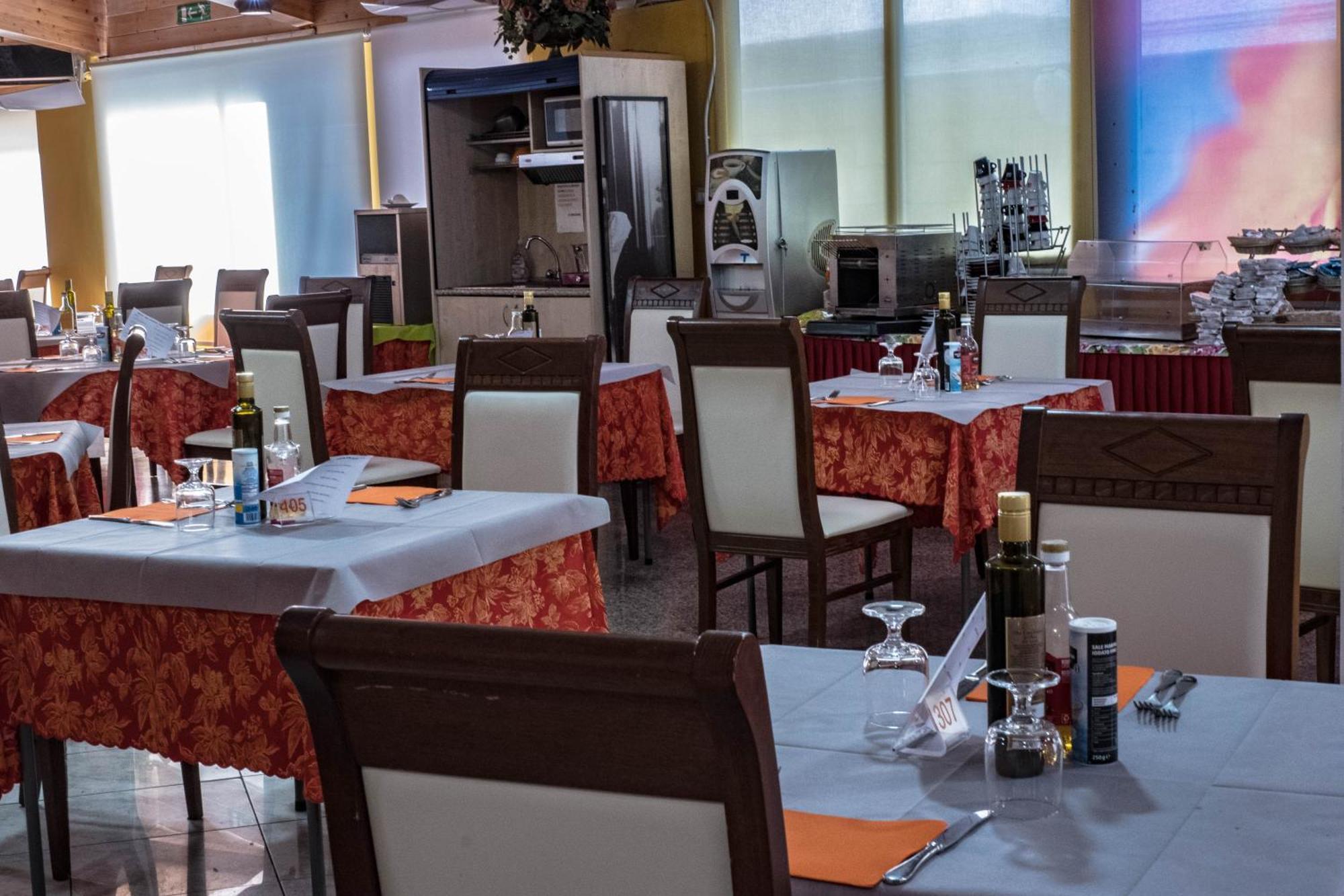 רוזטו דליי אברוצי Hotel Albatros מראה חיצוני תמונה