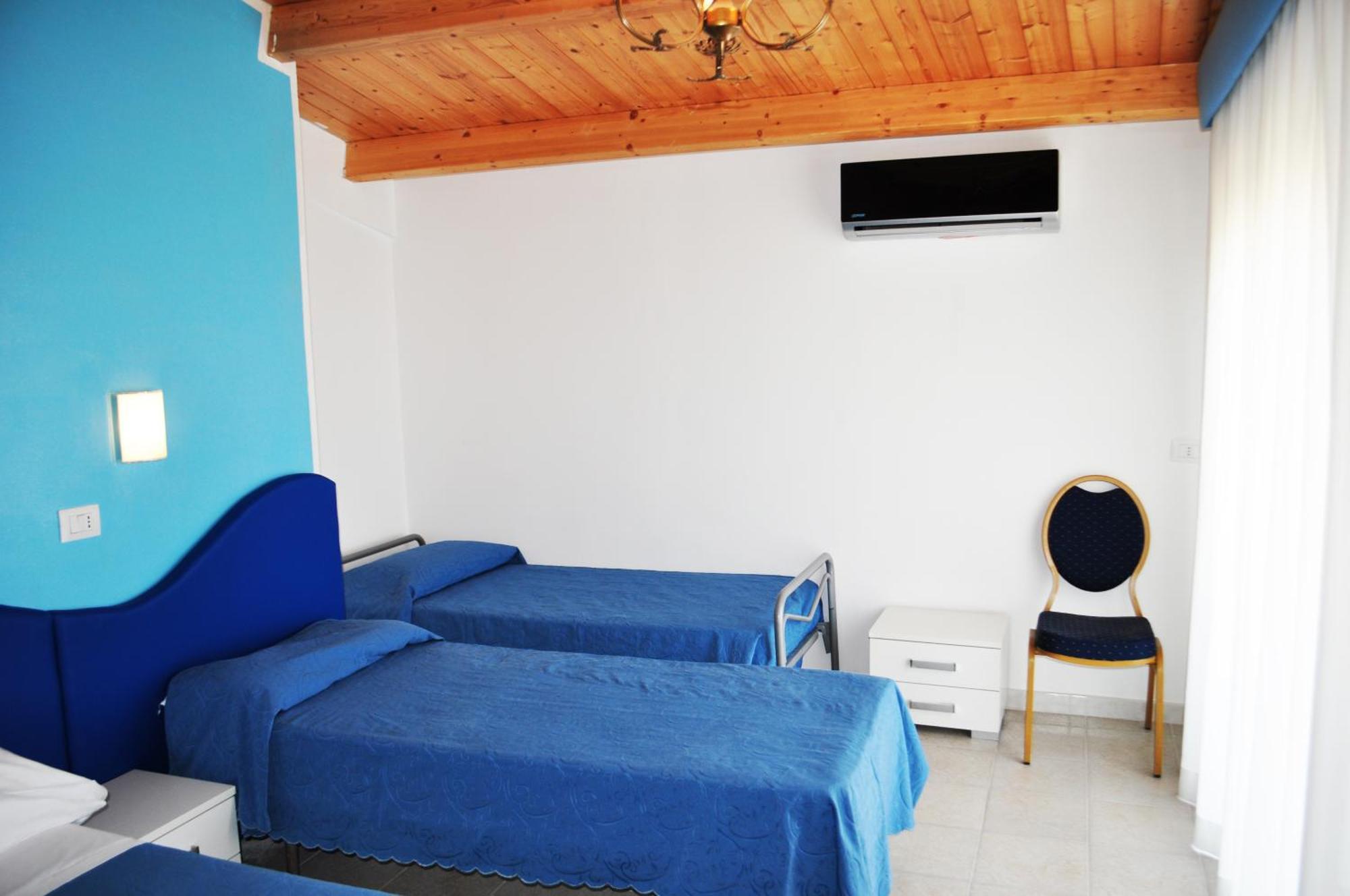 רוזטו דליי אברוצי Hotel Albatros מראה חיצוני תמונה