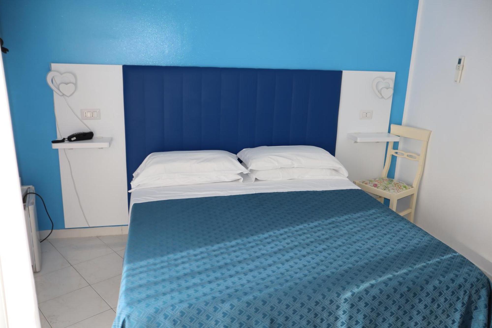 רוזטו דליי אברוצי Hotel Albatros מראה חיצוני תמונה