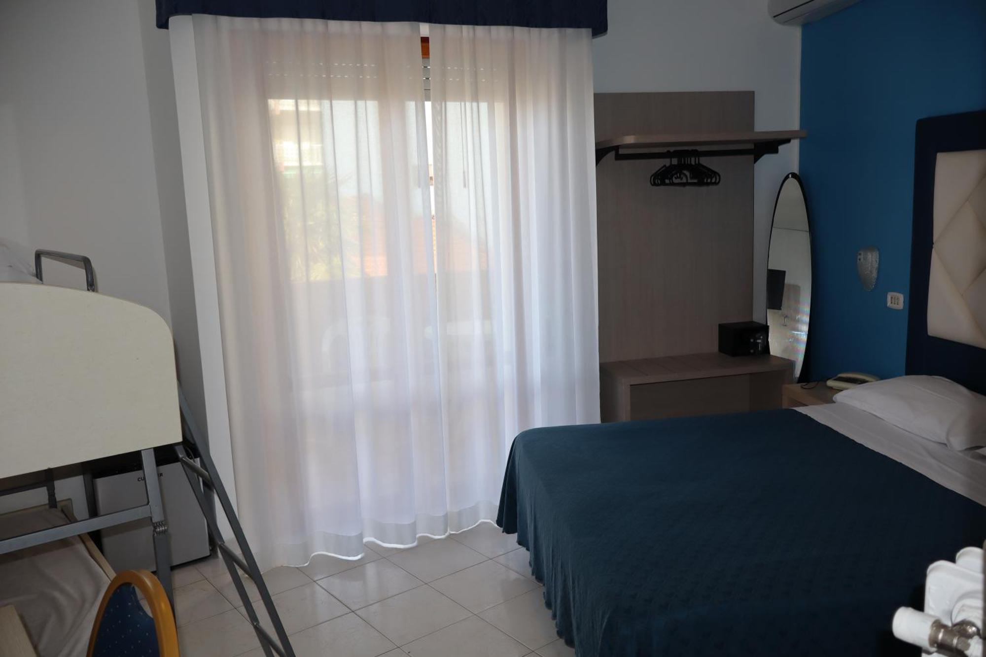 רוזטו דליי אברוצי Hotel Albatros מראה חיצוני תמונה