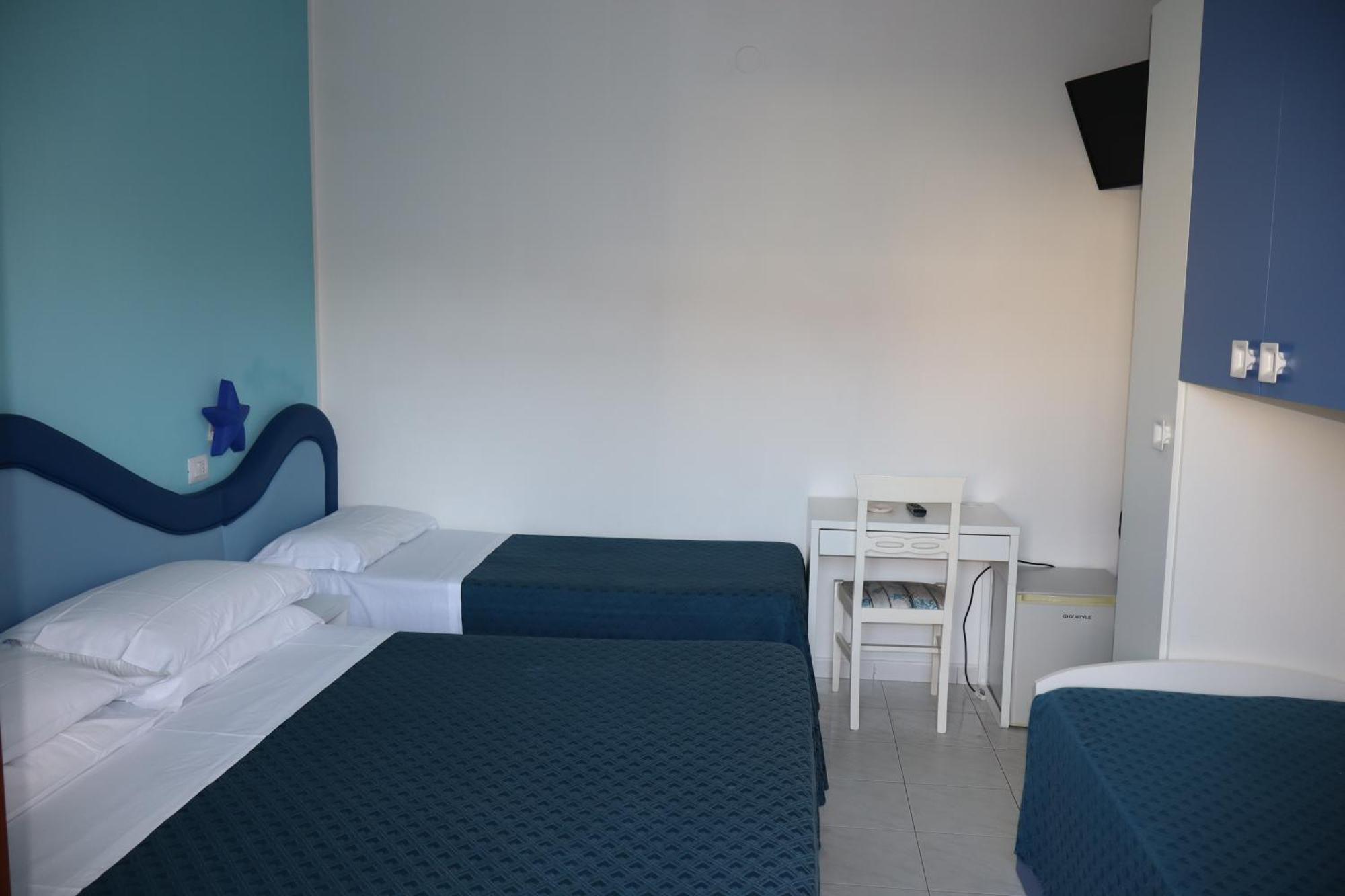 רוזטו דליי אברוצי Hotel Albatros מראה חיצוני תמונה