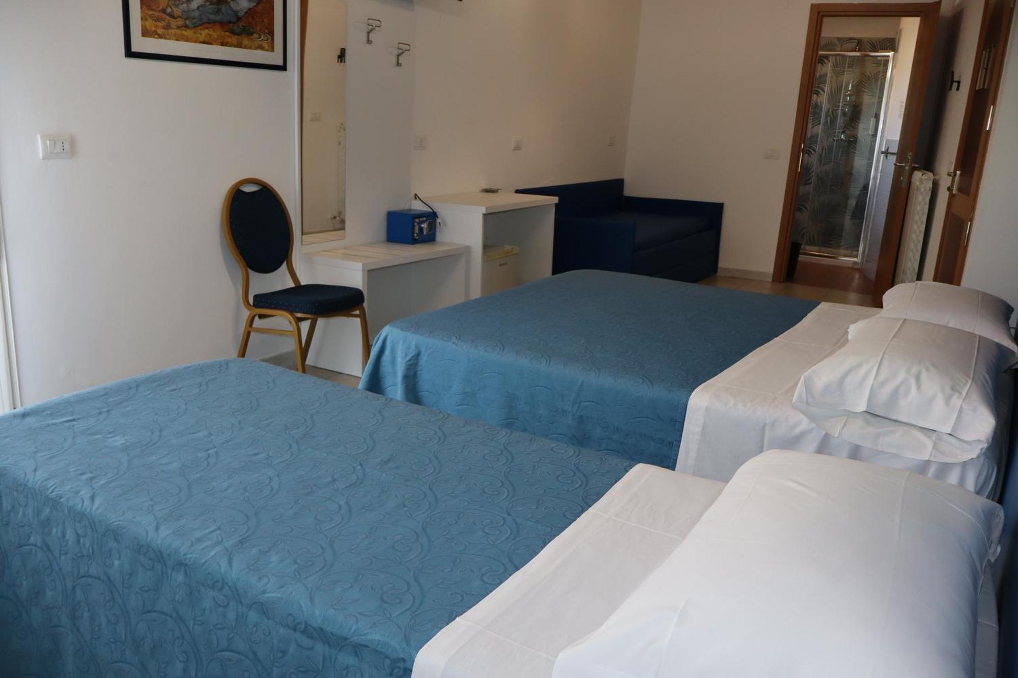 רוזטו דליי אברוצי Hotel Albatros מראה חיצוני תמונה